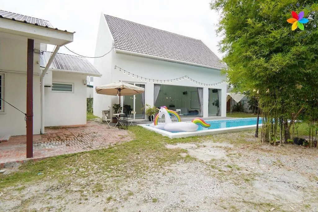 Villa 30P White House Retreat - Pool & Event Hall Kuala Lumpur