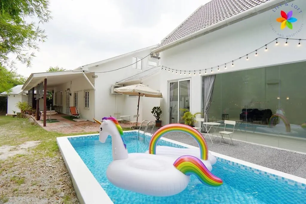 30P White House Retreat - Pool & Event Hall Kuala Lumpur Villa