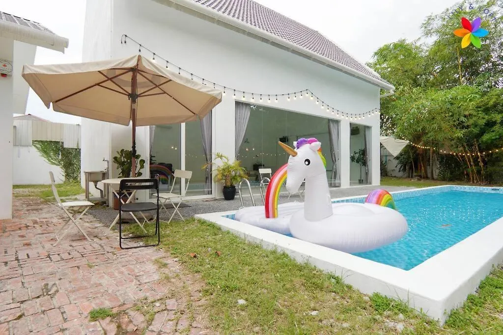 Villa 30P White House Retreat - Pool & Event Hall Kuala Lumpur